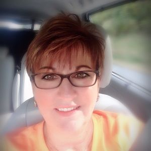 Meet your Posher, Debi